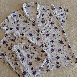 🌺 Near New Floral Print Capri Pajamas